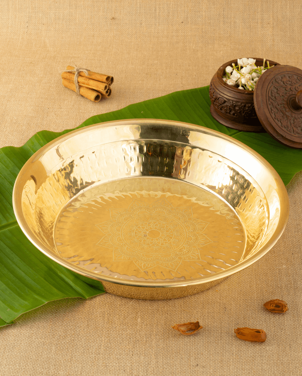 Brass Classic Hammered Deep Plate/parat