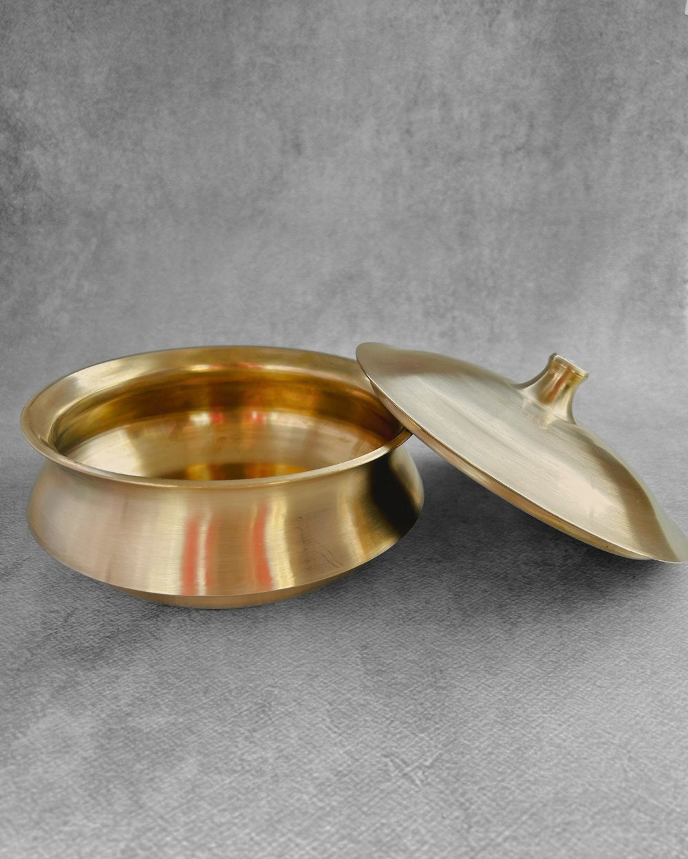 Bronze Supreme Serving Handi with Lid